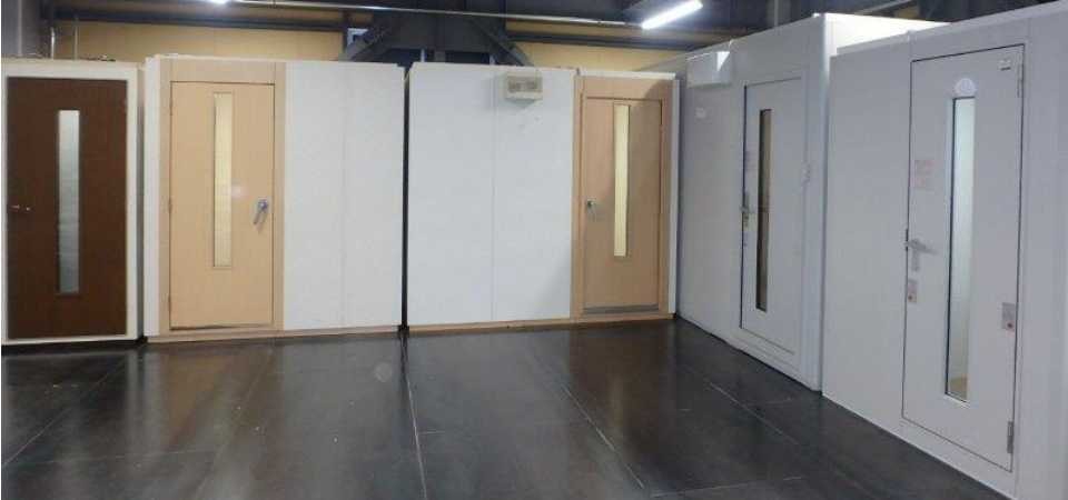 展示防音室、中古防音室、動画配信用防音室など多彩なラインナップです。